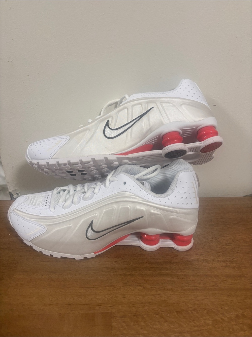 Authentic Nike Men's White, Red & Black Athletic Shox Running Shoes size 6.5